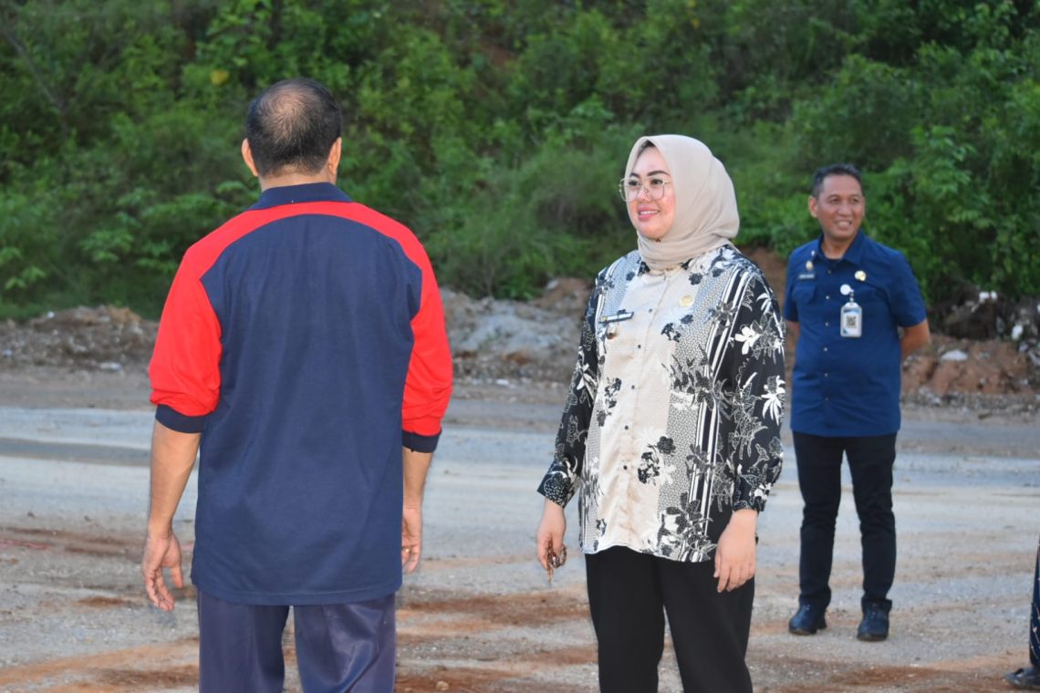Wali Kota Kendari, Siska Karina Imran saat meninjau jalan penghubung Budi Utomo - Sekolah Rakyat di Abeli Dalam