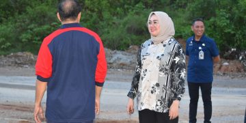 Jalan Budi Utomo-Abeli Bakal Jadi Penghubung Kawasan Pendidikan dan Sentra Ekonomi Baru 1 Wali Kota Kendari, Siska Karina Imran saat meninjau jalan penghubung Budi Utomo - Sekolah Rakyat di Abeli Dalam