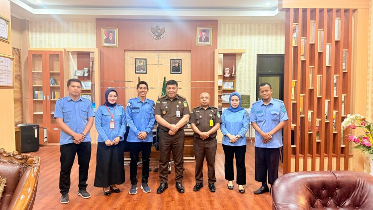 Tiga Bulan Kepemimpinan Sukriyaman, Pendapatan PDAM Kendari Naik 15 Persen 10 Kunjungan Dirut PDAM Kendari ke Kantor Kejari