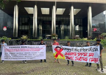 Formasi saat aksi di Kantor KPK