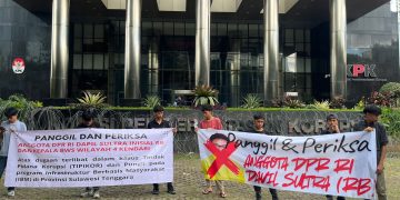 Formasi saat aksi di Kantor KPK