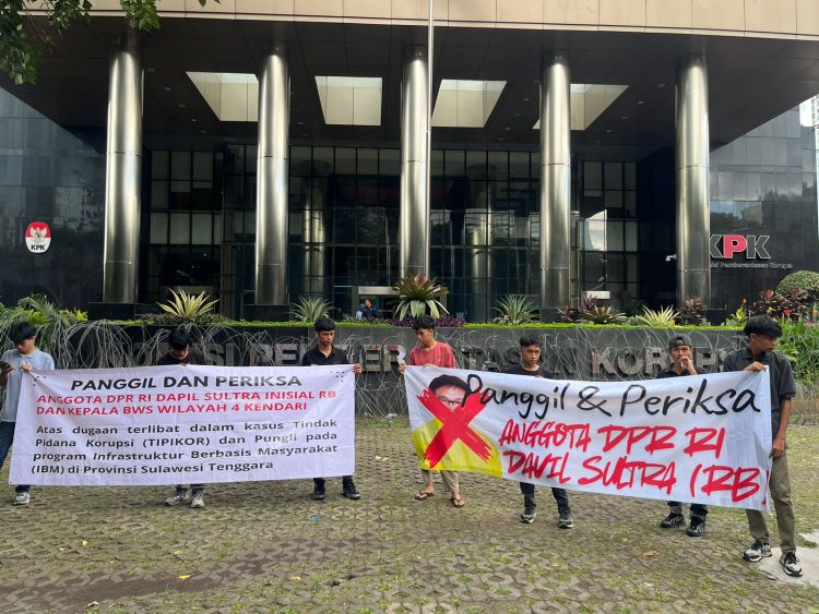 Dugaan Pungli, Formasi Desak KPK Periksa Anggota DPR RI dan Kepala BWS Kendari 10 Formasi saat aksi di Kantor KPK