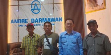 Warga Buke Konsel saat bersama Ketua LBH HAMI Sultra