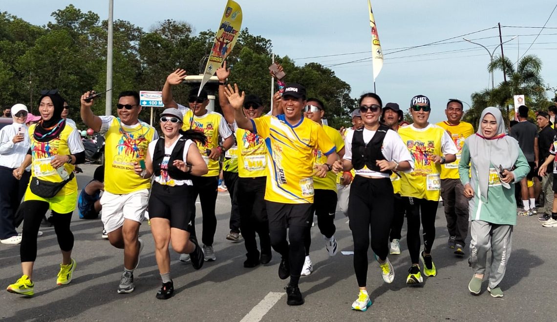 Perdana Run Gass Setara Konsel Berlangsung Semarak, Diikuti Ribuan Peserta 10 Bupati Konsel, Irham Kalenggo mengikuti Run Gass Setara