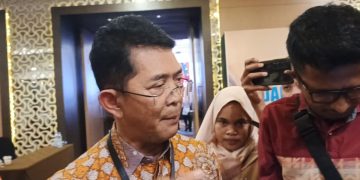 Direktur Utama (Dirut) Bank Jatim, Winardi Legowo saat wawancara bersama media