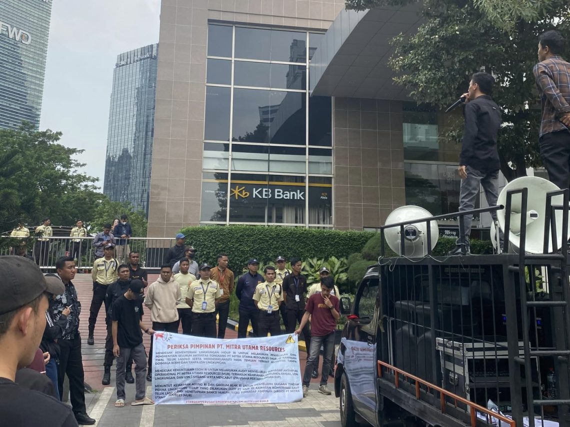 Aksi Jilid II Pemuda 21 Ricuh, Massa Desak Pemerintah Segel Aktivitas PT MUR 10 Aksi Jilid II Pemuda 21 Ricuh, Massa Desak Pemerintah Segel Aktivitas PT MUR