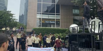 Aksi Jilid II Pemuda 21 Ricuh, Massa Desak Pemerintah Segel Aktivitas PT MUR