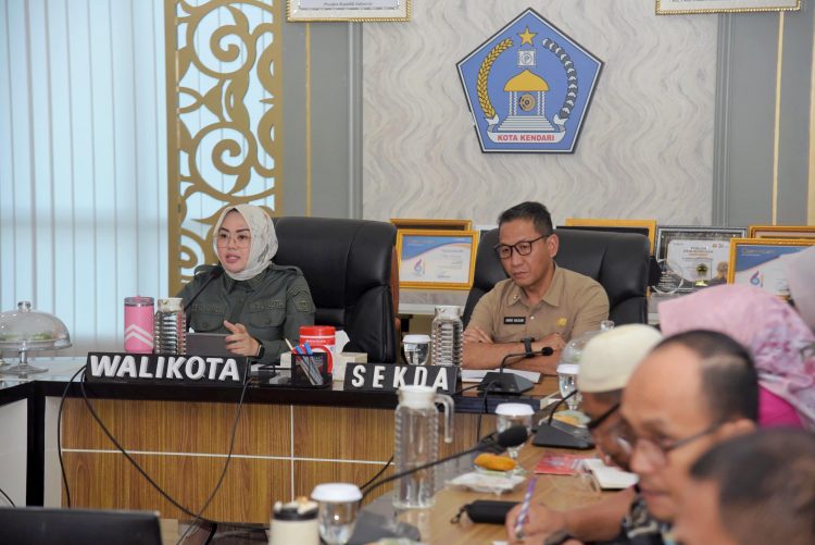 Perkuat Program Lulo, Wali Kota Serahkan Mobil Pengangkut Sampah ke 11 Kecamatan