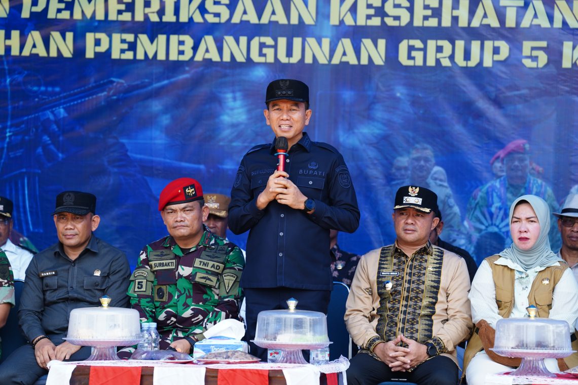 Peletakan Patok Batas, Pembangunan Markas Kopassus di Konsel Resmi Dimulai 10 Bupati Konsel Irham Kalenggo saat memberikan sambutan pada acara pembangunan Markas Kopassus