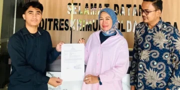 Riskayanti (istri sah) bersama kuasa hukum usai melaporkan Heryanto Suaib (suami) dan Tendriyani Awaludin