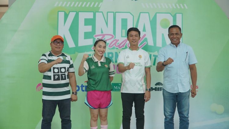 Bupati Konut Buka Turnamen Padel Kendari 2025, Dorong Olahraga Baru di Sultra 10 Bupati Konut, Ikbar usai membuka Turnamen Padel Kendari 2025