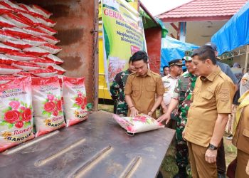 Jelang Nataru, Bupati Konut Membuka Resmi GPM di Kecamatan Wiwirano 20 Jelang Nataru, Bupati Konut Membuka Resmi GPM di Kecamatan Wiwirano