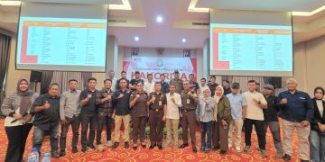 HAKORDIA 2025, Kejati Sultra Ajak Masyarakat Perkuat Komitmen Berantas Korupsi 1 Sesi foto bersama Kejati Sultra bersama rekan media