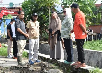 Wali Kota Kendari Pantau Kerja Bakti di Sejumlah Titik Rawan Genangan dan Banjir 14 Wali Kotw Kendari bersama Wakil Wali Kota memantau kerja bakti di sejumlah titik rawan genangan dan banjir
