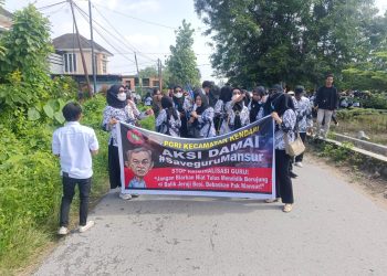 Aksi Solidaritas PGRI Sultra, Tuntut Keadilan Atas Vonis 5 Tahun Guru Mansur