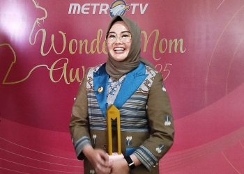 Wali Kota Kendari dr. Siska Karina Imran, menerima penghargaan dari MetroTV sebagai Wonder Mom
