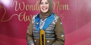 Wali Kota Kendari dr. Siska Karina Imran, menerima penghargaan dari MetroTV sebagai Wonder Mom