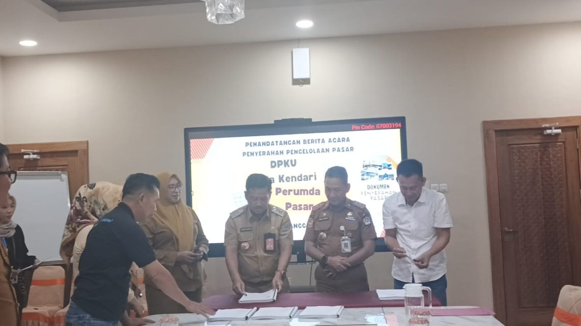 Penyerahan pengelolaan empat pasar kepada Perusahaan Umum Daerah (Perumda) Pasar Kendari