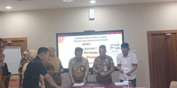 Penyerahan pengelolaan empat pasar kepada Perusahaan Umum Daerah (Perumda) Pasar Kendari