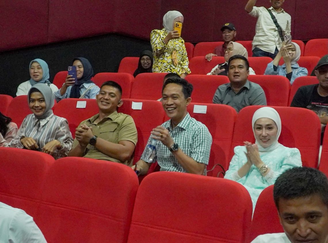 Dukung Kemajuan Industri Film Lokal, Bupati Konut Hadiri Pemutaran Perdana Arwah Pue Tuko 10 Bupati Konut menghadiri pemutaran perdana Arwah Pue Tuko