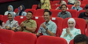 Bupati Konut menghadiri pemutaran perdana Arwah Pue Tuko