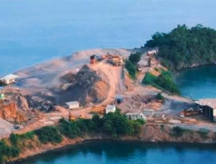 Di Tengah Sorotan Lingkungan, Pemprov Sultra Kembali Perpanjang Izin Tambang di Pulau Senja 10 Kondisi Pulau Senja, Kabupaten Konawe Selatan (Konsel) setelah adanya aktivitas tambang batu