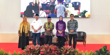 Menteri Pendidikan Dasar dan Menengah Republik Indonesia, Prof. Abdul Mu’ti bersama Wali Kota Kendari, Siska Karina Imran pada kegiatan APSI
