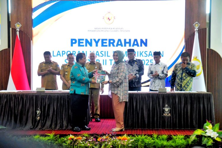 Terima LHP BPK Semester II, Wali Kota Kendari Tegaskan Komitmen Tata Kelola Bersih 10 Wali Kota Kendari, Siska Karina Imran menerima LHP BPK