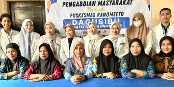 Mahasiswa Apoteker UHO Sosialisasikan DAGUSIBU dan Pemeriksaan Kesehatan 1 Mahasiswa Apoteker UHO bekerja sama Puskesmas Ranomeeto sosialisasikan DAGUSIBU