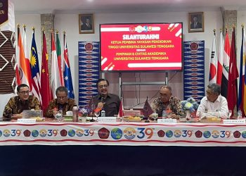 Nur Alam saat silaturahmi dengan pimpinan dan civitas akademika Unsultra