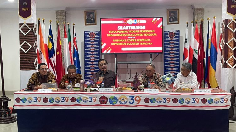 Nur Alam saat silaturahmi dengan pimpinan dan civitas akademika Unsultra