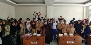 Asmo Sulsel edukasi safety riding di SMK Satria Kendari