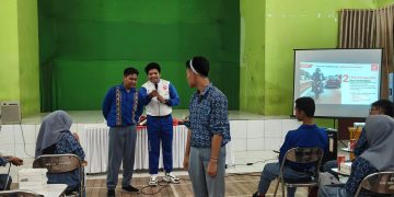 Antusiasme para siswa SMKN 1 Kendari mengikuti edukasi Safety Riding yang digelar oleh Asmo Sulsel