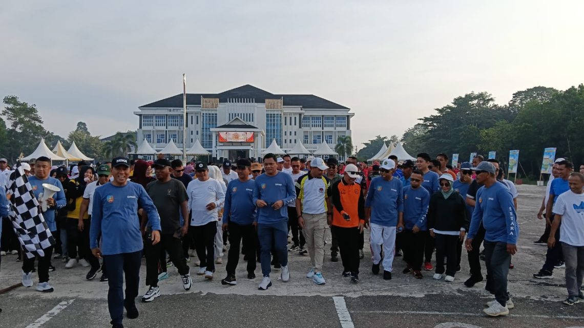 Pemda Konsel melaksanakan jalan sehat dalam rangka memperingati Hari Desa Nasional 2026