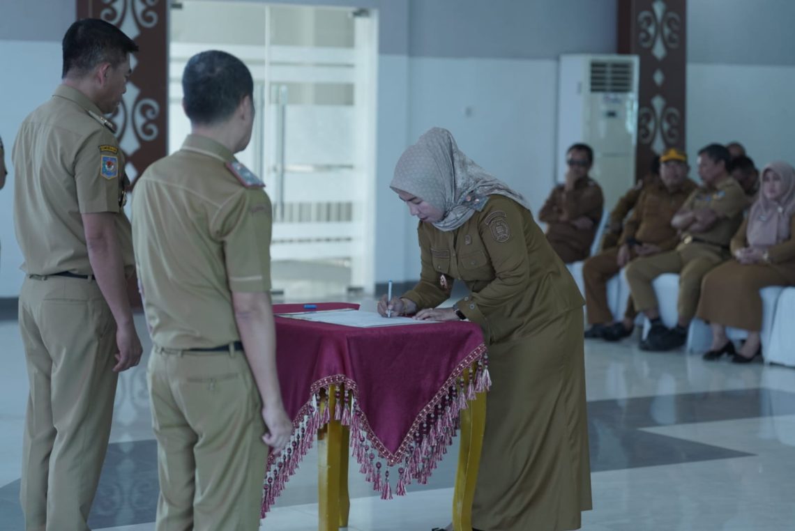 penandatanganan Perjanjian Kinerja Tahun 2026 yang digelar di Auditorium Lantai III Kantor Bupati Konsel