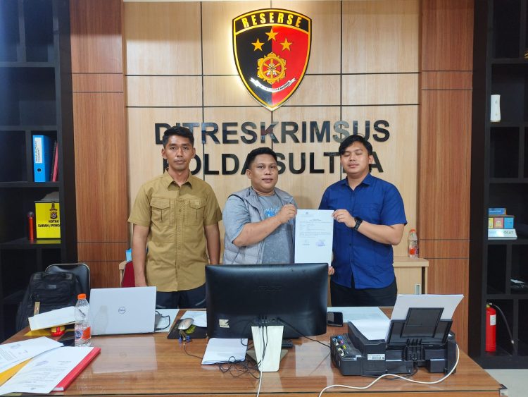 Ketua Pengda JMSI Sultra, Adhi Yaksa Pratama saat melaporkan pemilik akun tiktok @eRBe#bersuara