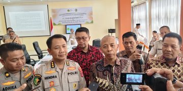 filter: 0; fileterIntensity: 0.0; filterMask: 0; captureOrientation: 0;
runfunc: 0; algolist: 0;
multi-frame: 1;
brp_mask:8;
brp_del_th:0.0099,0.0022;
brp_del_sen:0.1000,0.1000;
motionR: 65539;
delta:1;
bokeh:1;
module: photo;hw-remosaic: false;touch: (-1.0, -1.0);sceneMode: 2621440;cct_value: 0;AI_Scene: (-1, -1);aec_lux: 214.71935;aec_lux_index: 0;albedo:  ;confidence:  ;motionLevel: -1;weatherinfo: weather?null, icon:null, weatherInfo:100;temperature: 34;zeissColor: bright;