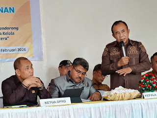 Musrenbang Kolono Timur Disorot, DPRD Minta Bupati Konsel Ganti Kepala OPD Yang Absen 17 Anggota DPRD Konsel, Beangga Harianto saat memberikan sambutan di Musrenbang Kecamatan Kolono Timur sekaligus meminta Bupati Konsel agar mengevaluasi Kepala OPD yang absen