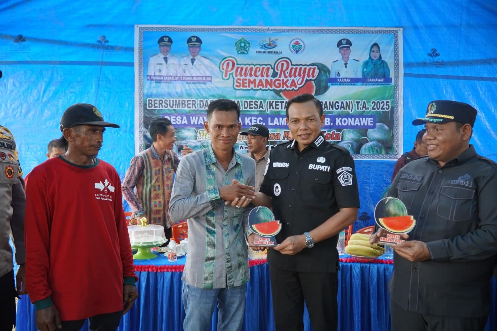 Dukung Sektor Pertanian, Bupati Konawe Hadiri Panen Raya Semangka di Desa Waworaha