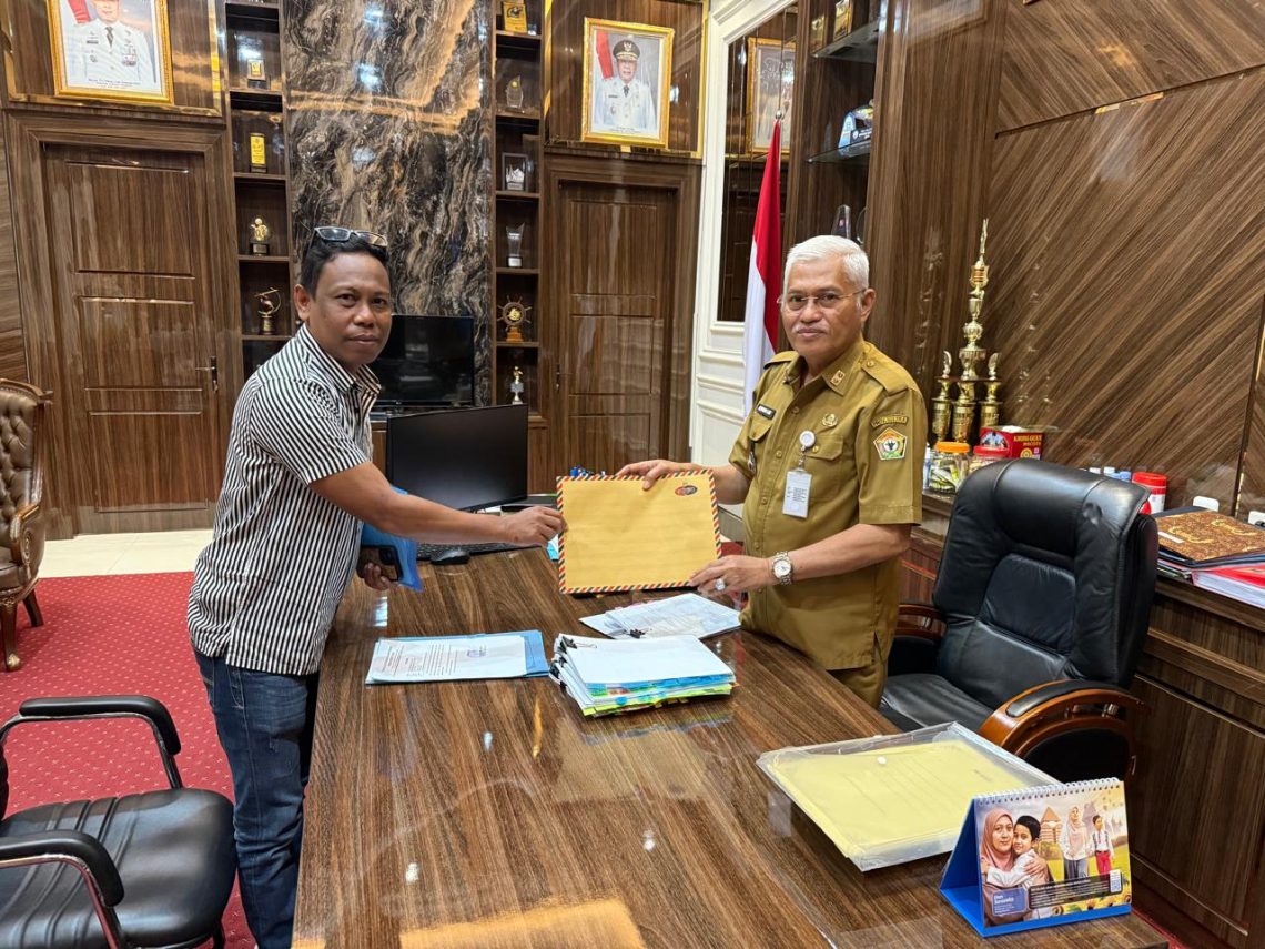 kuasa hukum Yayasan YPT Sultra, Dr. (Hc). Ardi Hazim, S.H, M.H, usai menghadiri pertemuan di Kantor Sekda Sultra