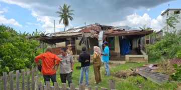 BPBD Konsel saat melakukan penanganan di sejumlah titik terdampak puting beliung