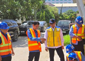 PDAM Kendari saat melakukan kalibrasi dan evaluasi sistem interkoneksi jaringan distribusi air sebagai upaya peningkatan kualitas pelayanan kepada pelanggan