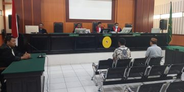 Majelis Hakim saat menjatuhkan vonis terhadap Mohamad Machrusy, SH selaku Direktur Utama PT AMIN dan Mulyadi selaku Direktur PT AMIN