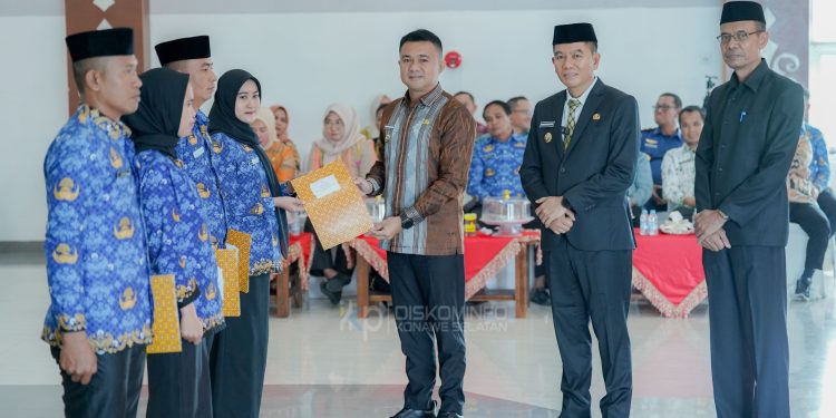 Penyerahan perpanjangan kontrak terhadap 755 PPPK Konsel