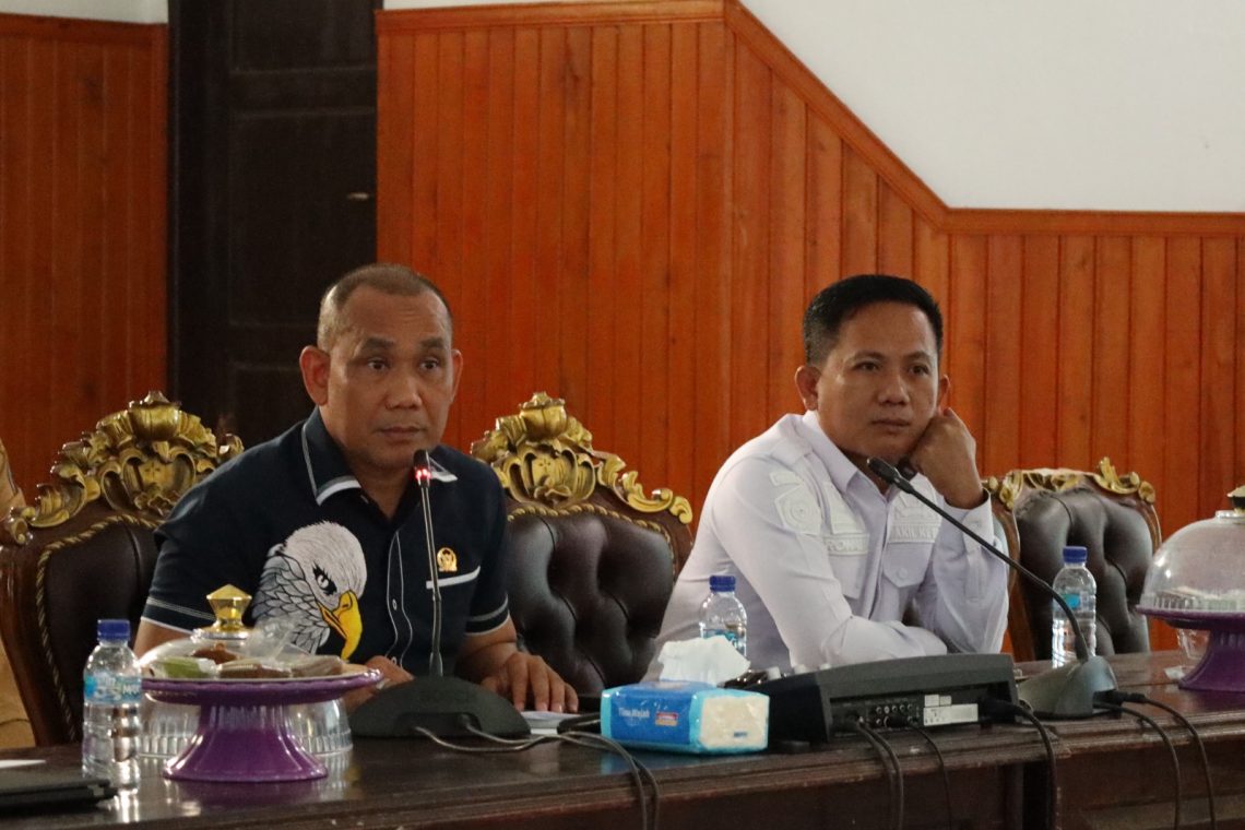 Ketua DPRD Konsel Pimpin Rapat Agenda Bulanan, Bahas Perjadin Hingga Reses 10 Ketua DPRD Konsel, Hamrin, S.Kom., M.A.P., memimpin rapat internal terkait agenda kegiatan DPRD selama satu bulan ke depan