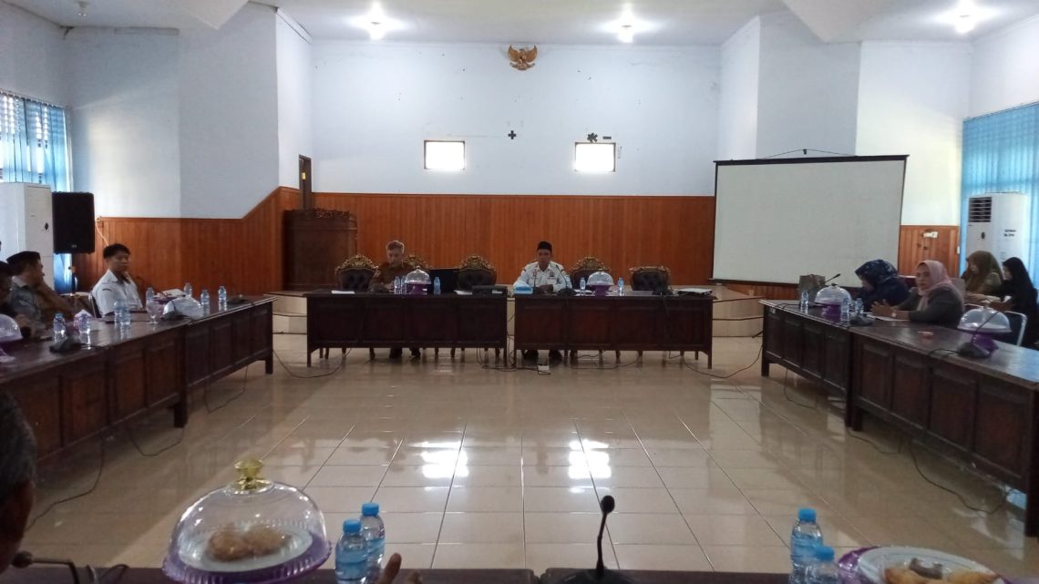 Bamus DPRD Konsel Bahas Perjadin, Reses Hingga Monev LKPJ 10 Wakil Ketua II DPRD Konsel, Arjun, ST memimpin rapat Bamus