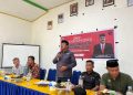 Anggota DPRD Konsel, Harudin saat menyerap aspirasi warga Mondoe Jaya dan sekitarnya