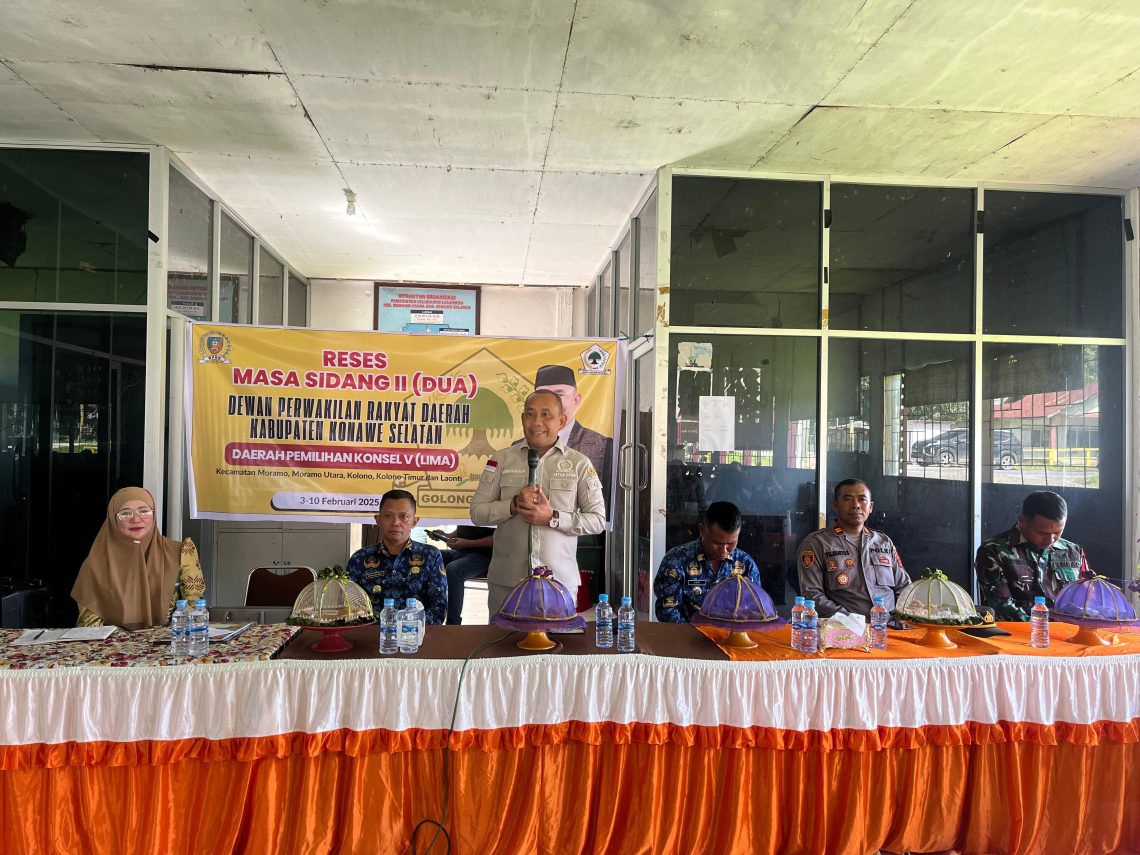 Ketua DPRD Konsel, Hamrin saat reses masa sidang II di Lalowaru, Kecamatan Moramo Utara