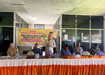Ketua DPRD Konsel, Hamrin saat reses masa sidang II di Lalowaru, Kecamatan Moramo Utara