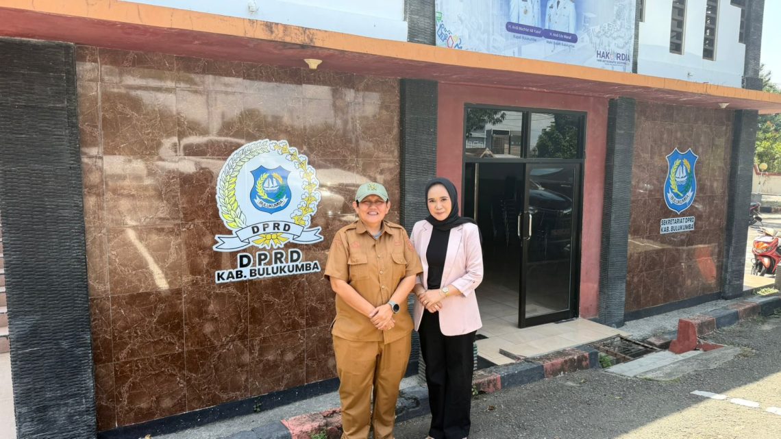 Anggota DPRD Konsel, Nilda, S.Pt saat melaksanakan kegiatan konsultasi terkait optimalisasi Pajak Daerah dan Retribusi dalam rangka meningkatkan Pendapatan Asli Daerah (PAD)